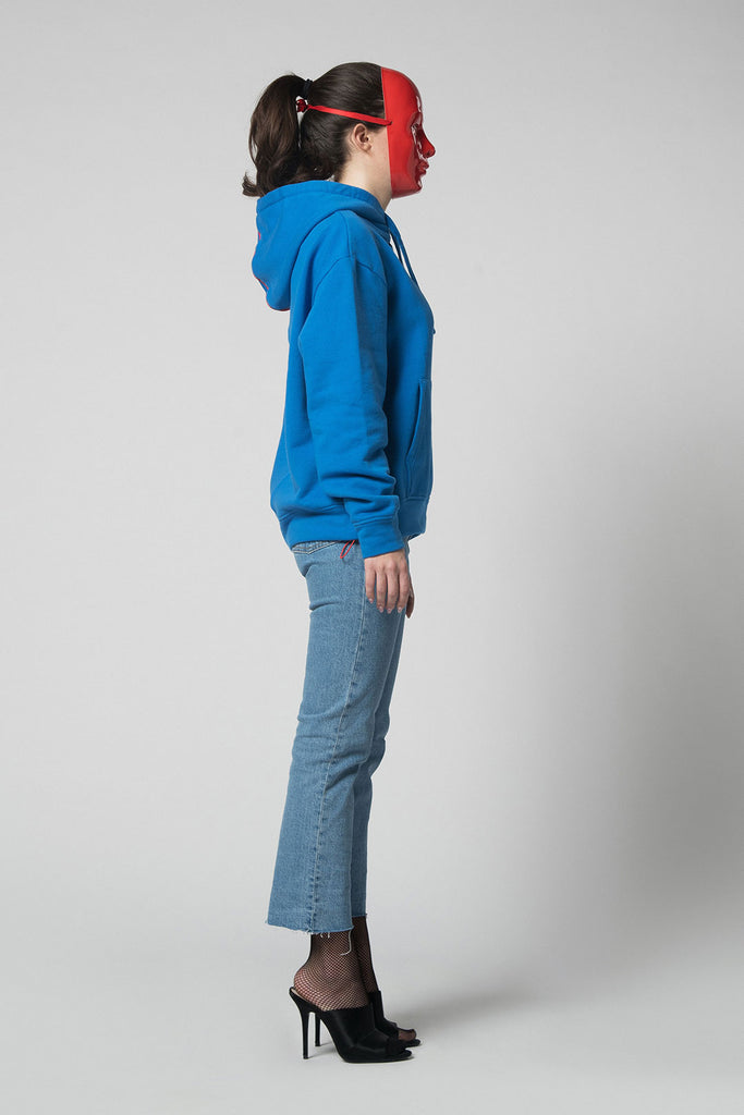 This blue cotton hoodie has a removable hood and adjustable length. The hoodie as well has a reflective tape and embroidery.