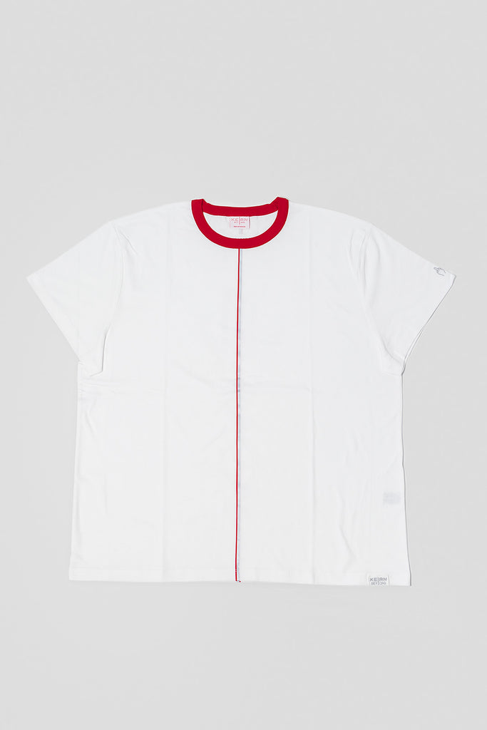 This high-quality white t-shirt is made of organic cotton. The T-Shirt has a reflective print and embroidery with some red details.